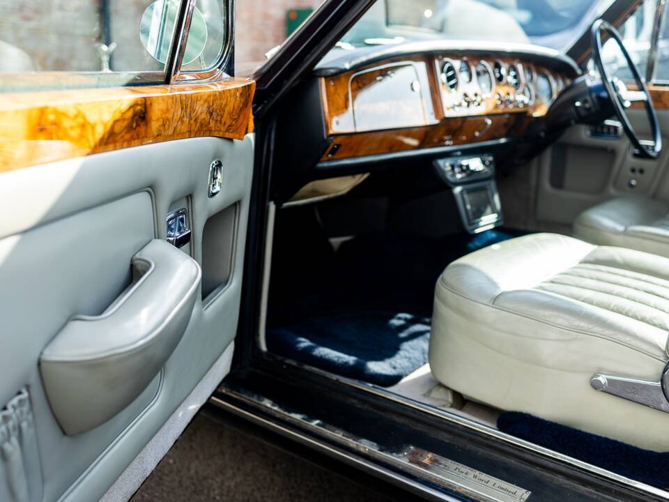 Image 42/50 of Rolls-Royce Silver Shadow I (1968)