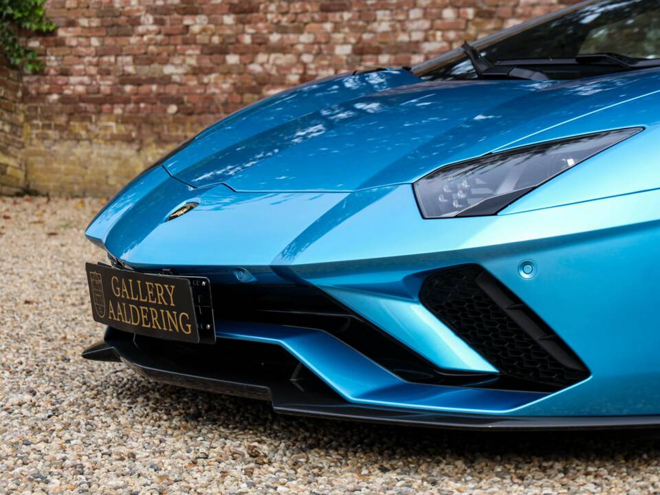 Image 14/50 of Lamborghini Aventador S (2018)