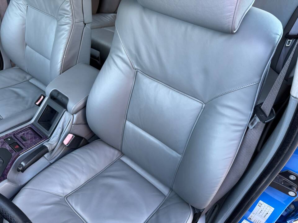 Image 29/100 of BMW 540i Touring (1998)