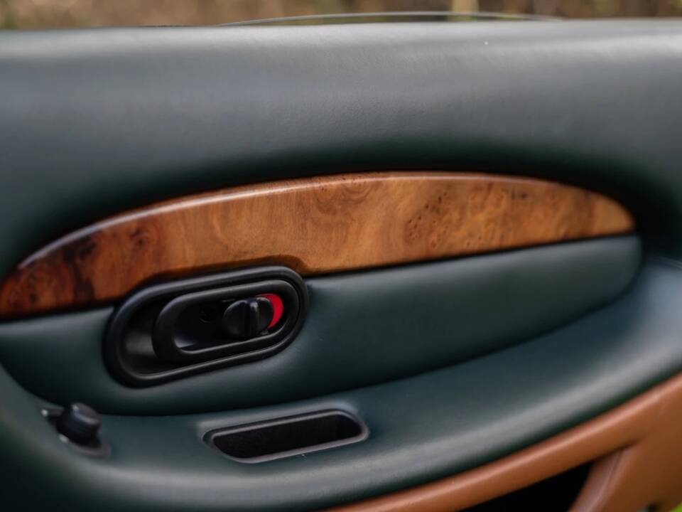 Image 24/27 de Aston Martin DB 7 Vantage (1999)