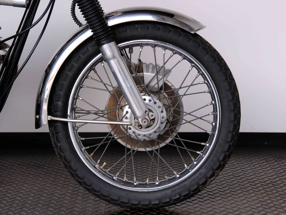Image 2/83 of Norton 850 MKIII Roadster (1975)
