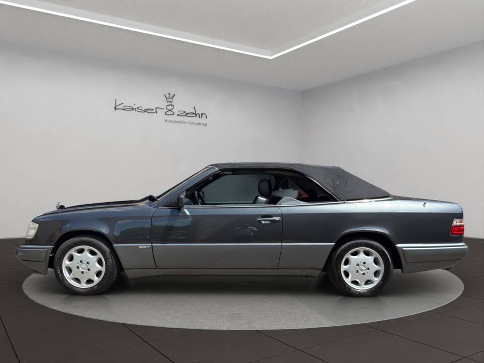 Imagen 2/24 de Mercedes-Benz E 220 (1993)
