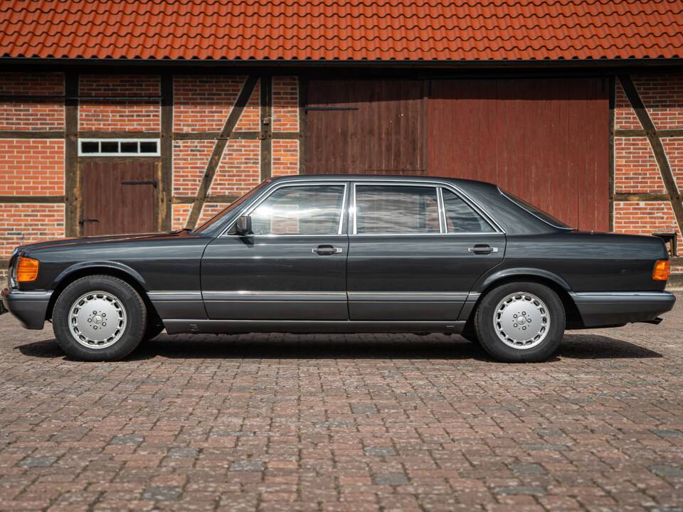 Image 11/91 of Mercedes-Benz 560 SEL (1990)