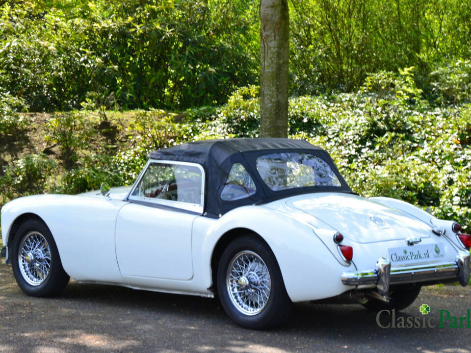 Image 7/50 of MG MGA 1600 (1960)