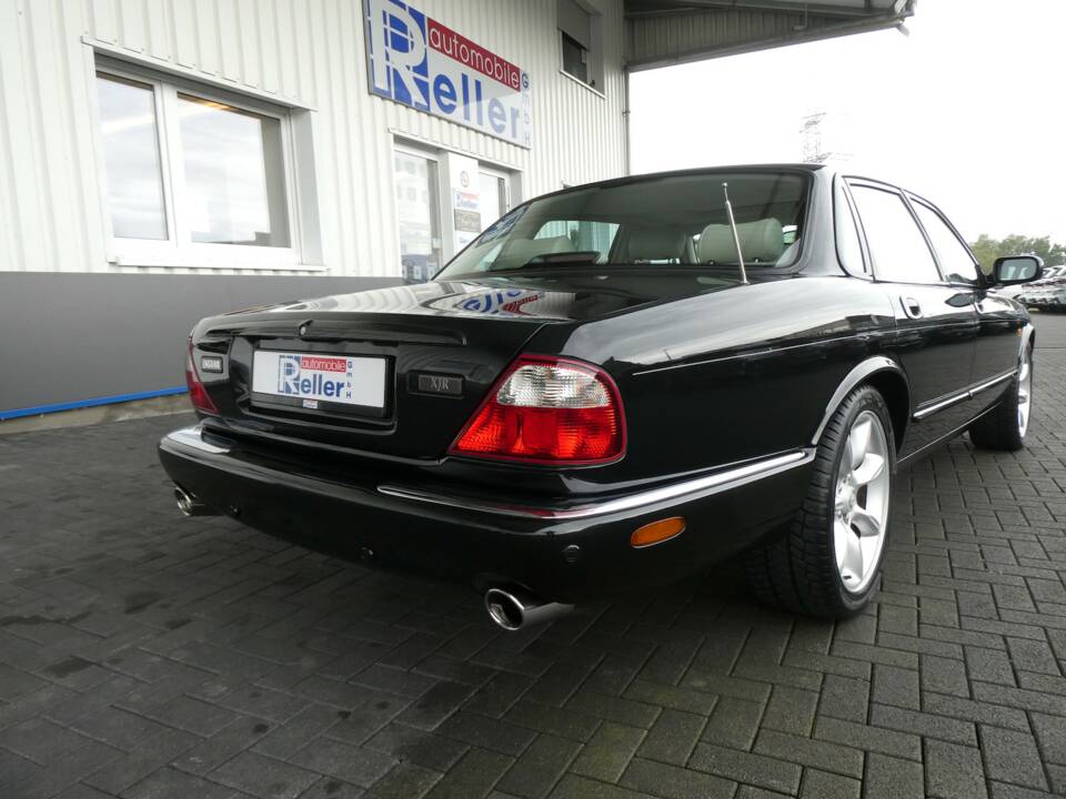 Image 21/21 of Jaguar XJR 4.0 (2001)