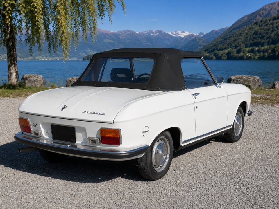 Image 4/7 of Peugeot 304 Convertible (1972)