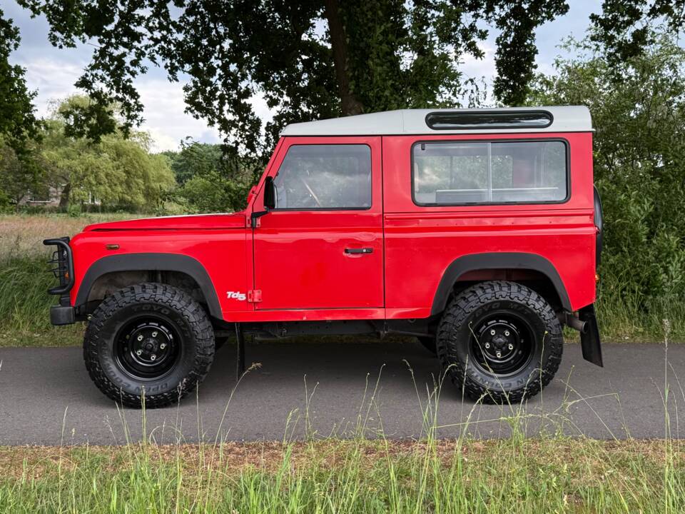 Bild 2/11 von Land Rover Defender 90 Td5 (2001)