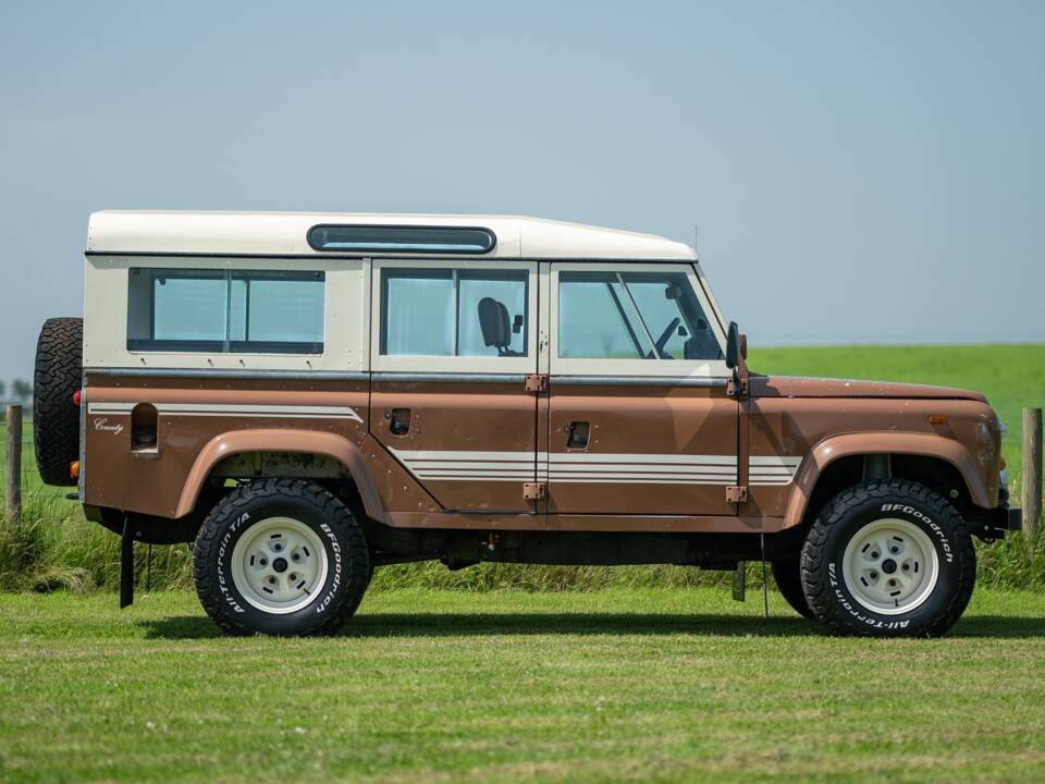 Image 2/33 of Land Rover Defender 110 (1983)