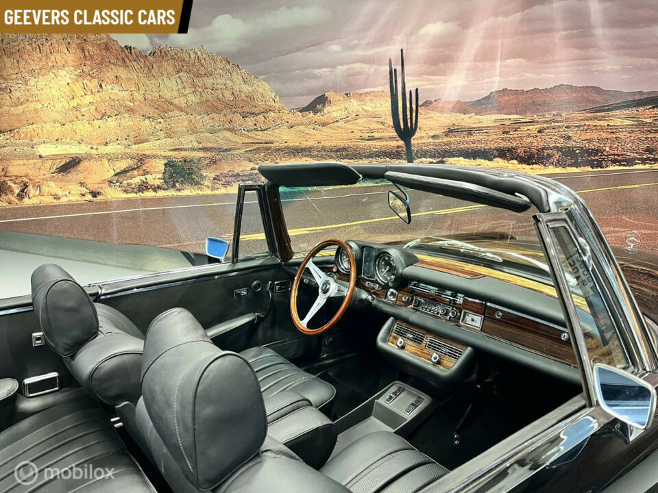 Immagine 15/44 di Mercedes-Benz 280 SE (1970)