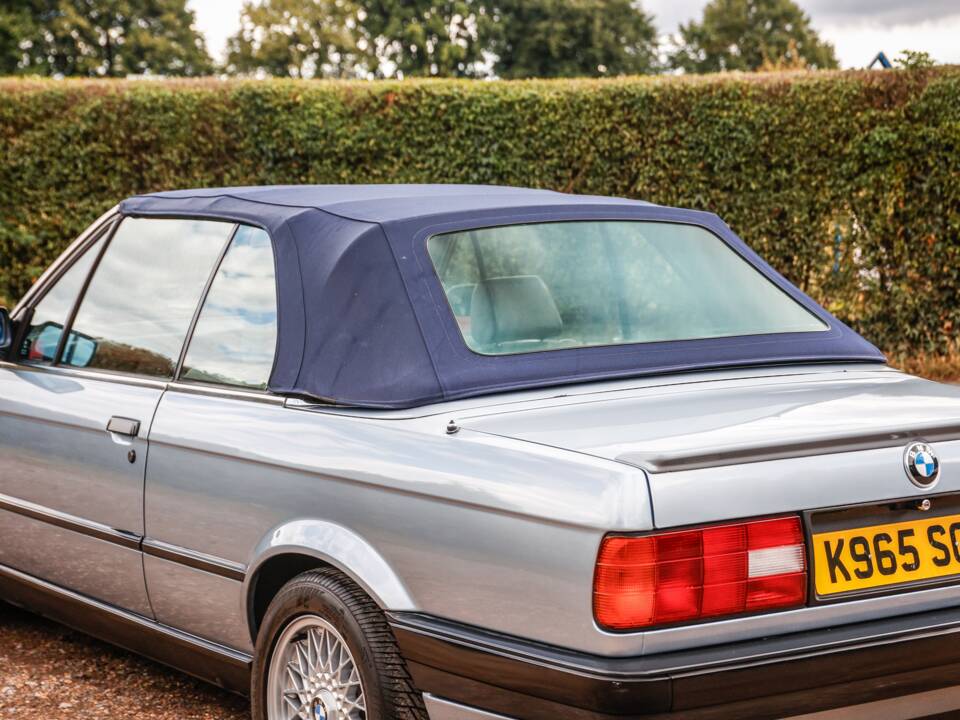 Immagine 9/28 di BMW 318i (1993)