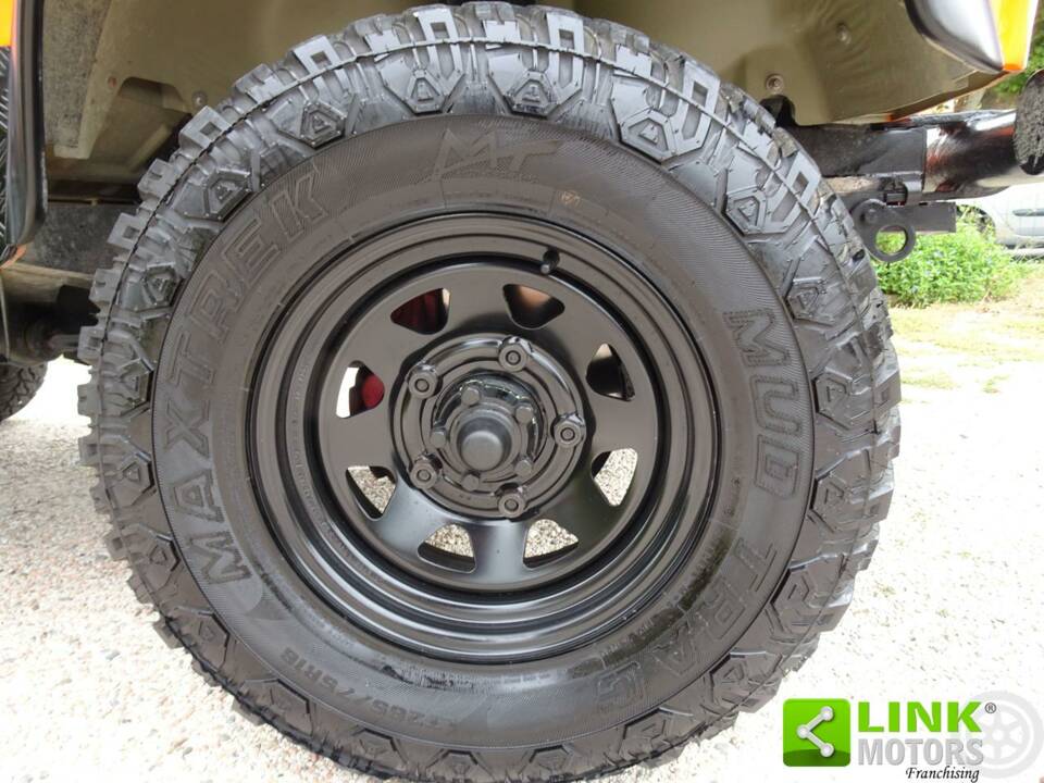 Image 34/38 of Land Rover 90 (1987)