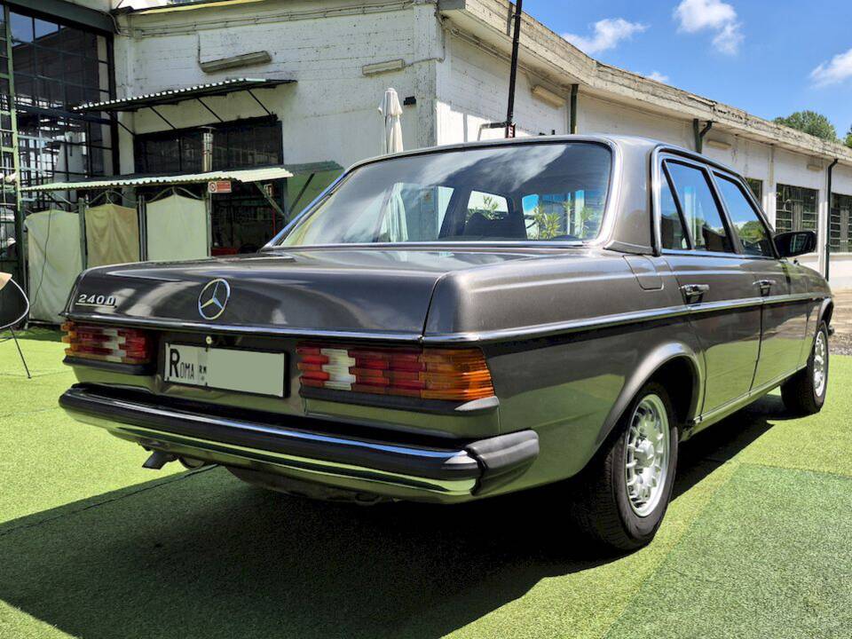 Image 15/71 of Mercedes-Benz 240 D (1980)