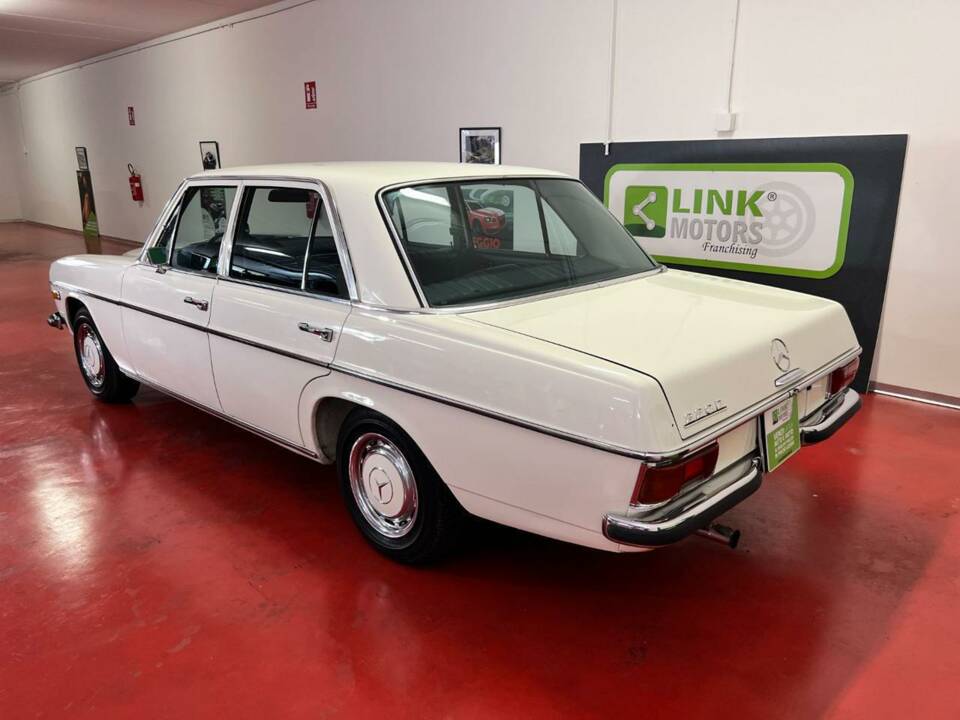 Bild 4/46 von Mercedes-Benz 220 D (1972)