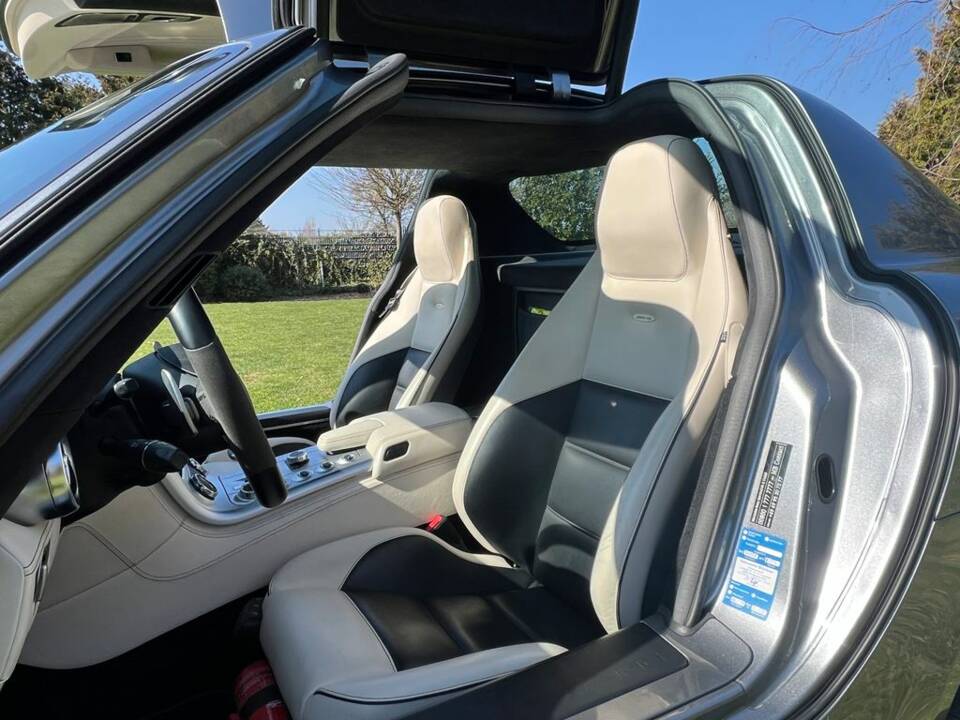 Mercedes-Benz SLS AMG  Coupé Flügeltürer alubeam silver (MB 047) 2010