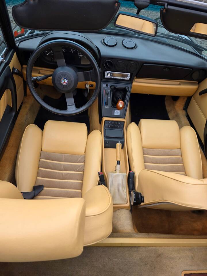 Bild 8/12 von Alfa Romeo 2.0 Spider (1991)