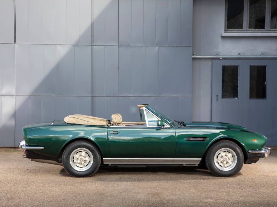 Image 7/20 of Aston Martin V8 (1981)