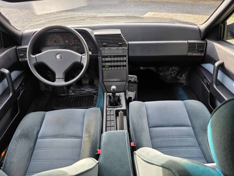 Bild 37/55 von Alfa Romeo 164 2.0 (1989)