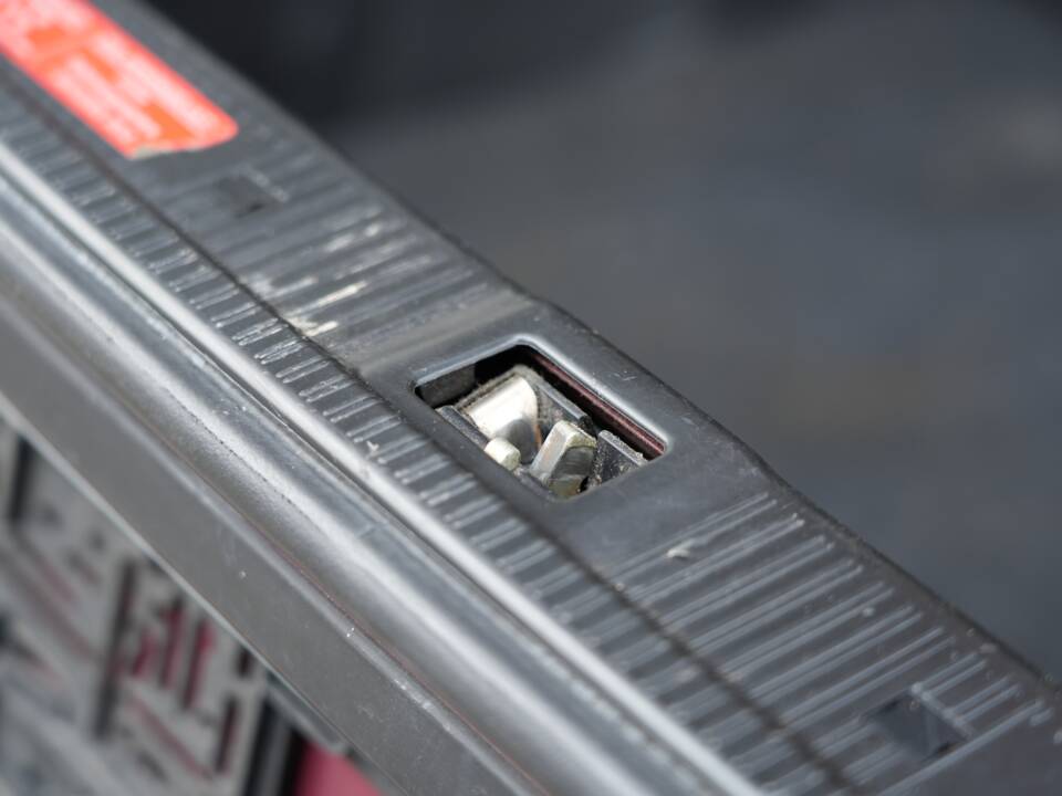 Image 68/95 of Mercedes-Benz 300 SL (1993)