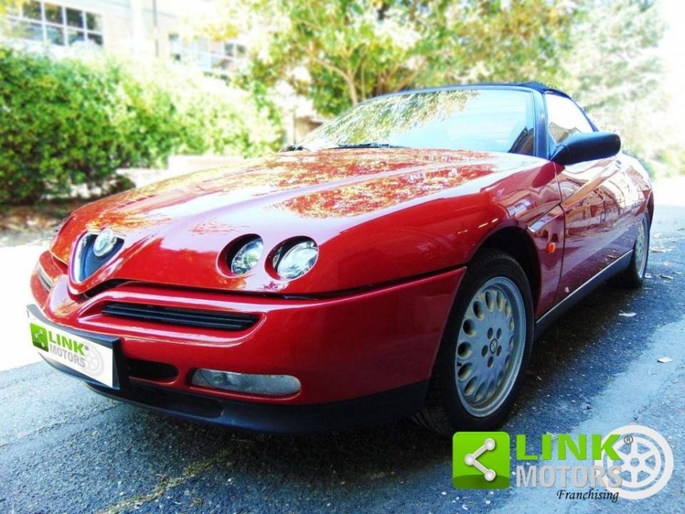 Immagine 1/9 di Alfa Romeo Spider 2.0 Twin Spark 16V (1997)