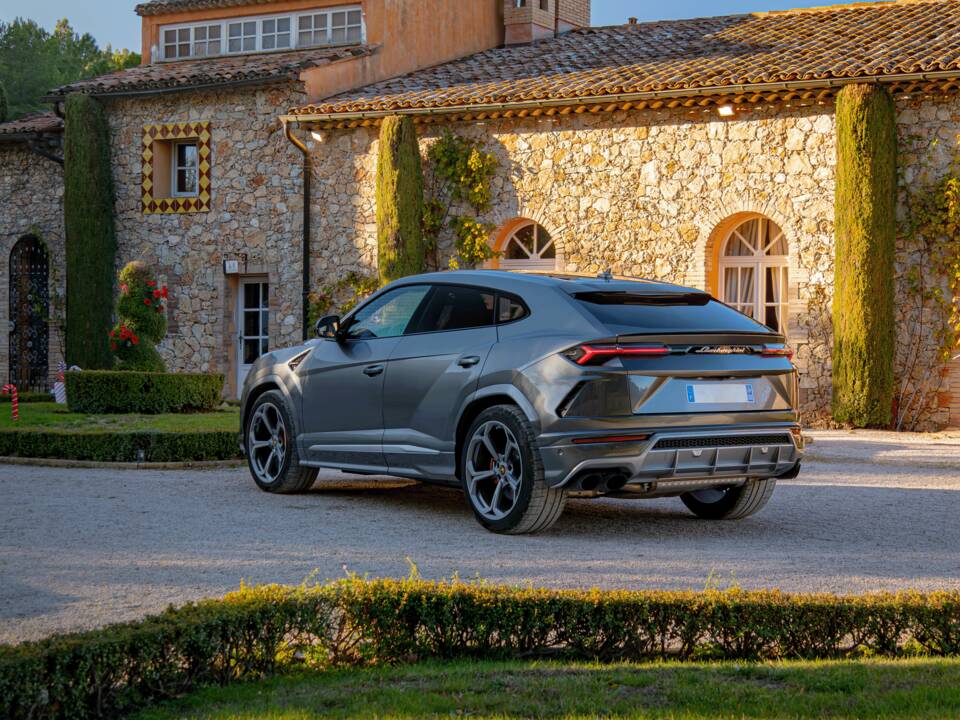 Bild 2/16 von Lamborghini Urus (2019)