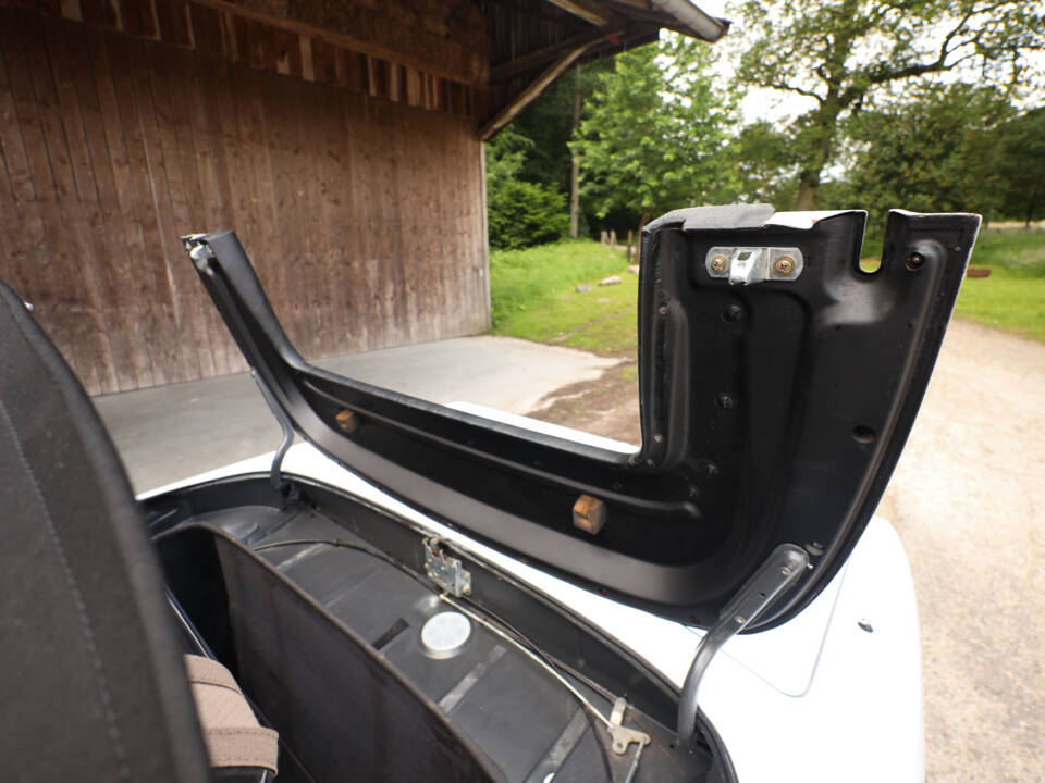 Image 27/85 of Mercedes-Benz 560 SL (1986)