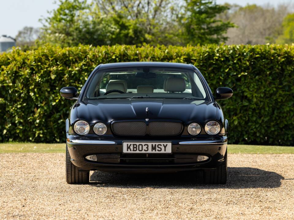 Image 27/43 of Jaguar XJR (2003)