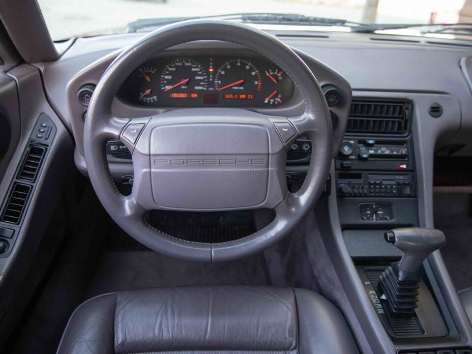 Image 44/63 of Porsche 928 GTS (1994)
