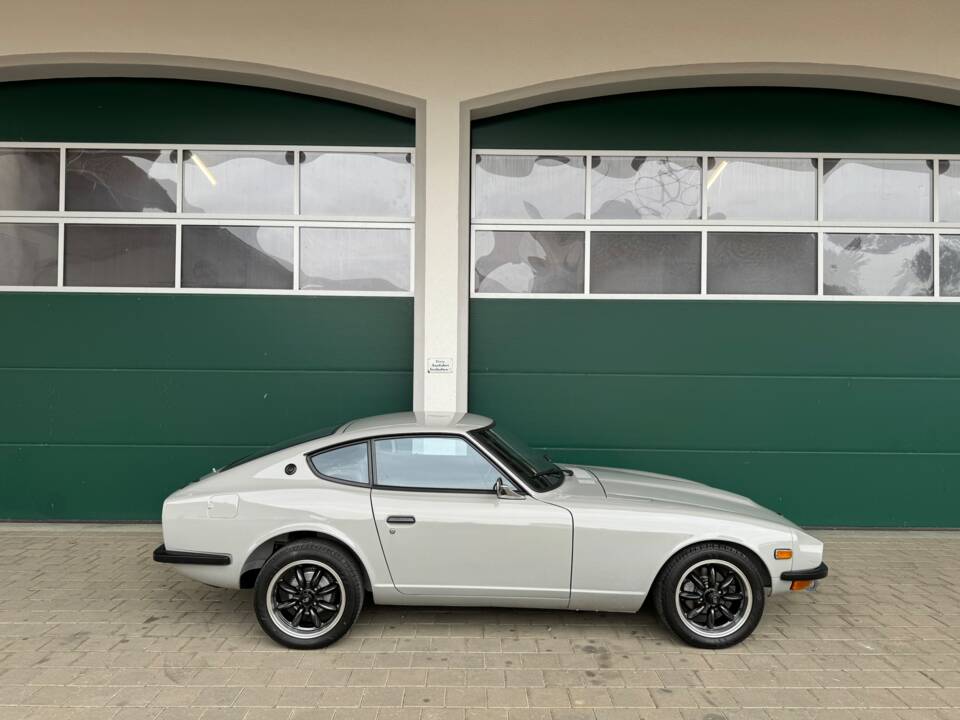 Image 20/34 of Datsun 240 Z (1972)