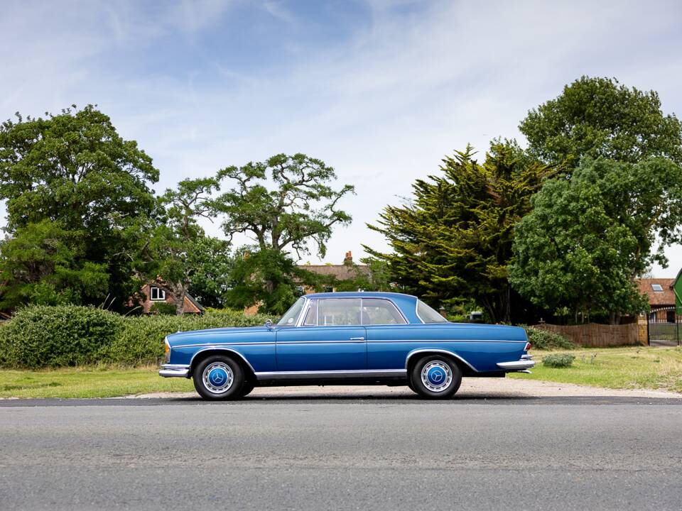 Afbeelding 17/62 van Mercedes-Benz 300 SE (1965)