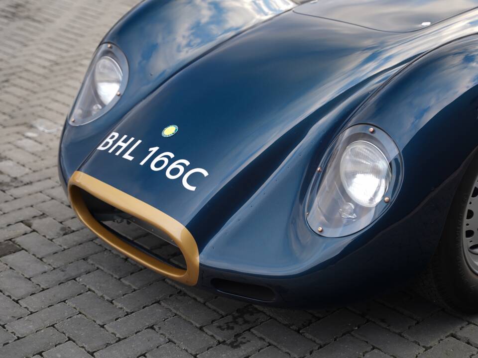 Image 28/50 of Lister Knobbly (1958)