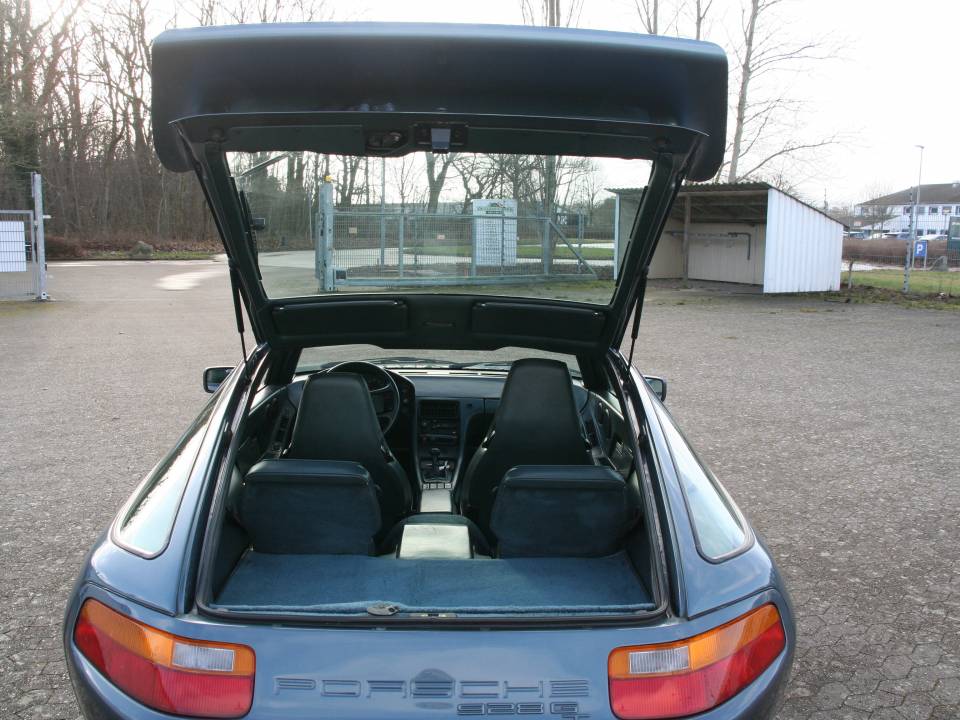 Imagen 28/50 de Porsche 928 GT (1990)