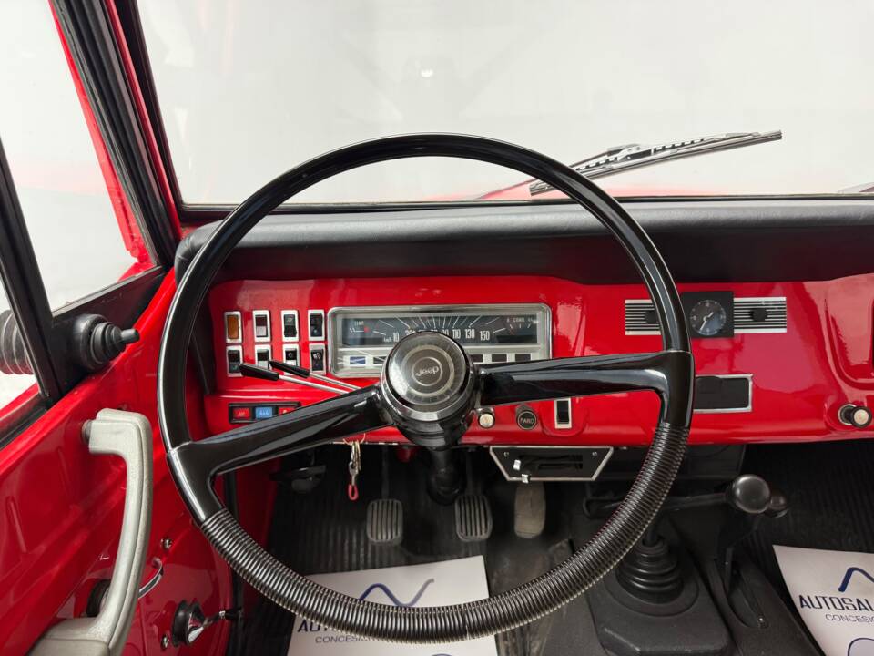Image 17/20 of Jeep DJ-5F (1977)