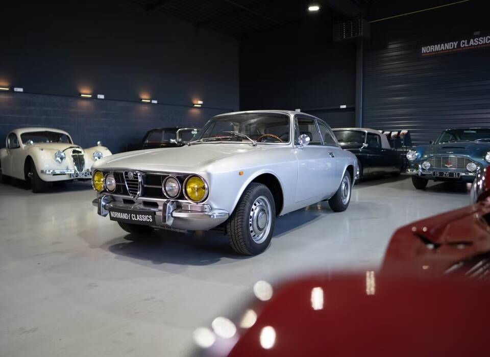 Image 3/27 of Alfa Romeo 1750 GT Veloce (1970)