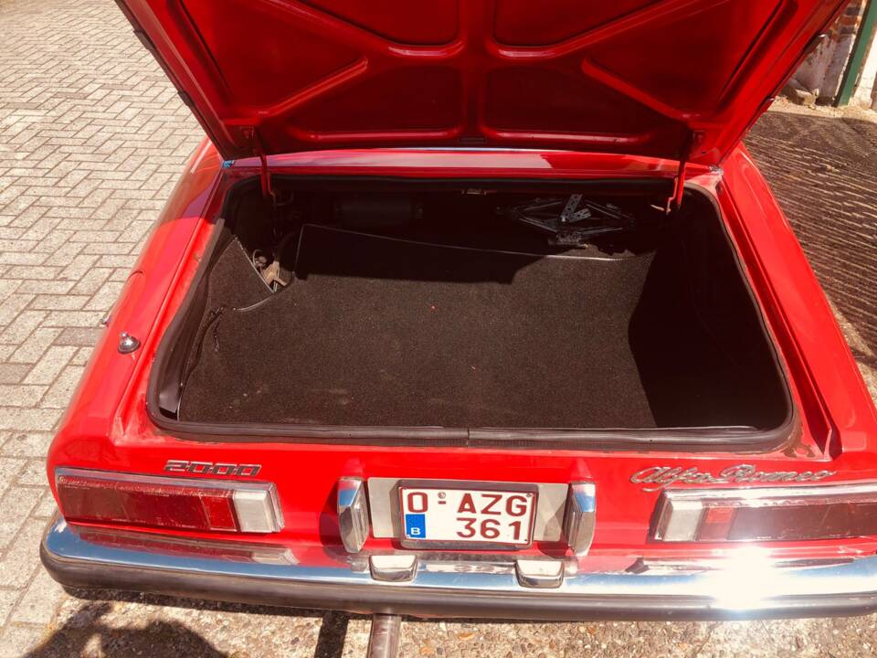 Image 9/16 of Alfa Romeo 2000 Spider Veloce (1979)