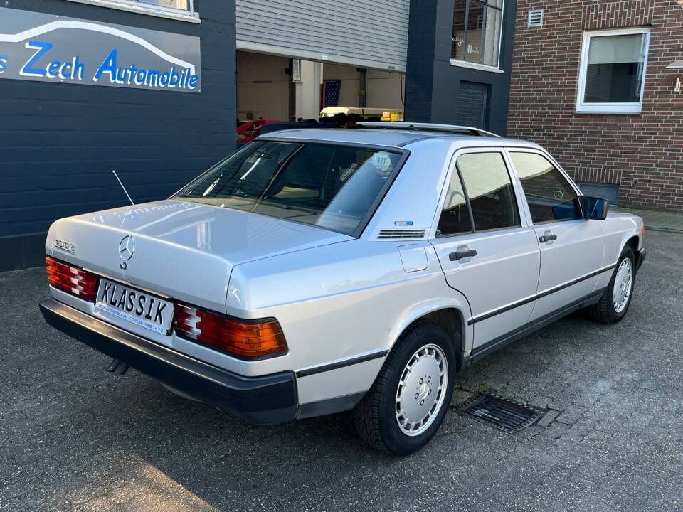 Image 11/89 de Mercedes-Benz 190 E 2.6 (1988)