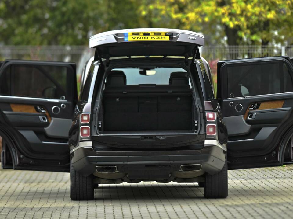 Bild 26/50 von Land Rover Range Rover Autobiography SDV8 (2018)