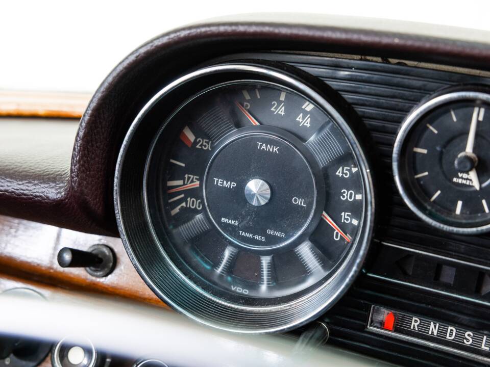 Image 19/27 of Mercedes-Benz 280 SEL 4,5 (1972)