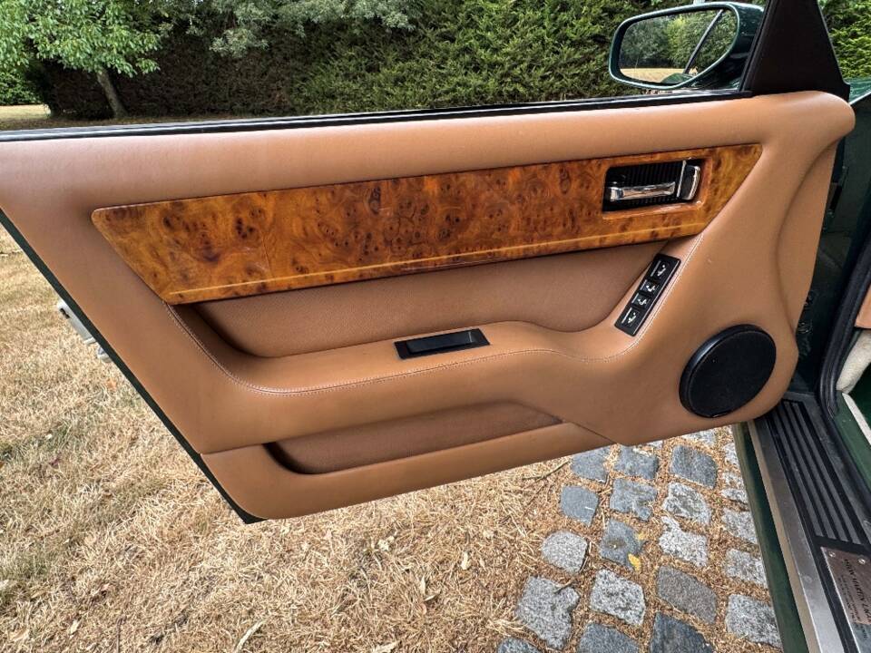 Image 26/30 of Aston Martin V8 Coupé (1996)