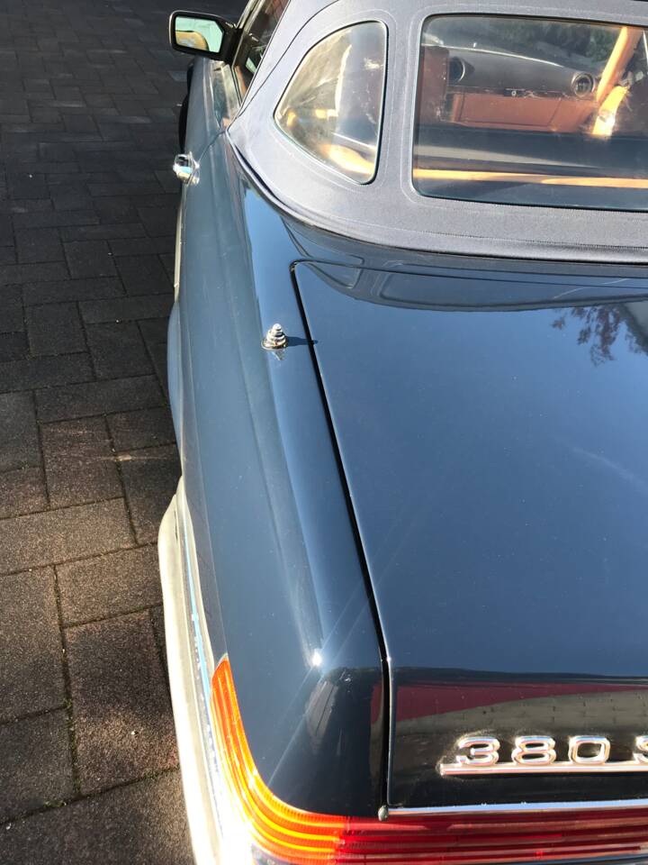 Image 24/53 de Mercedes-Benz 380 SL (1988)