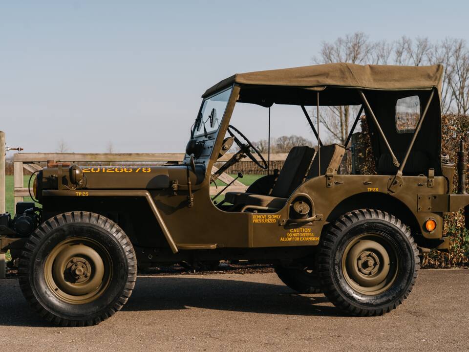 Image 2/13 of Willys Jeep M38 A1 (1952)