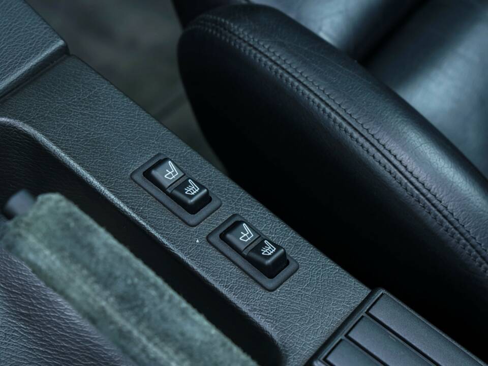 Image 18/50 of BMW M3 (1990)