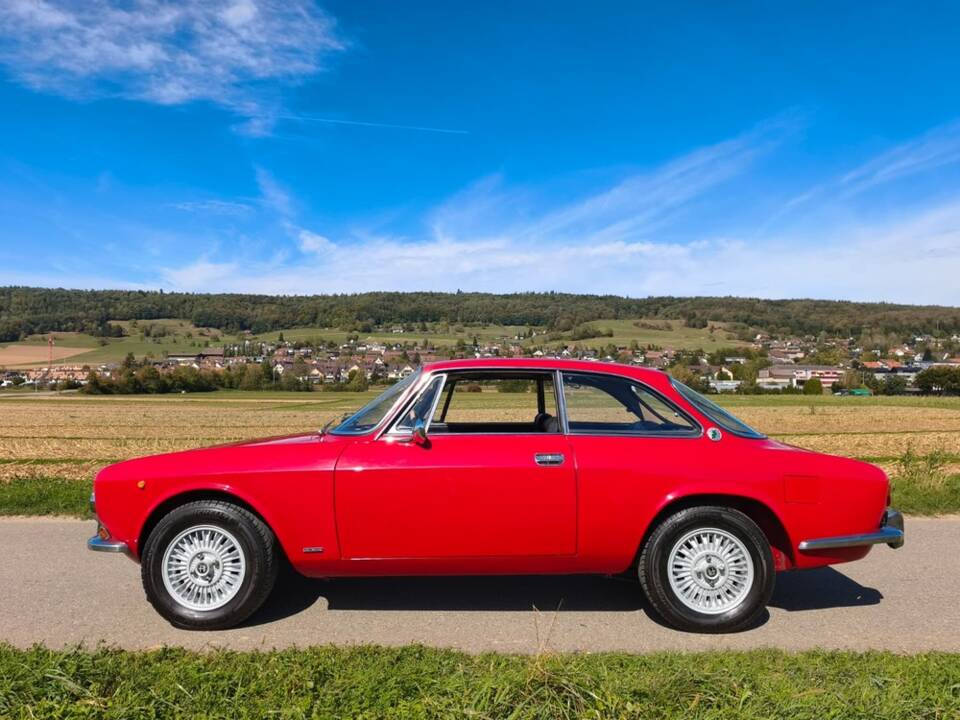Bild 3/27 von Alfa Romeo 2000 GT Veloce (1972)