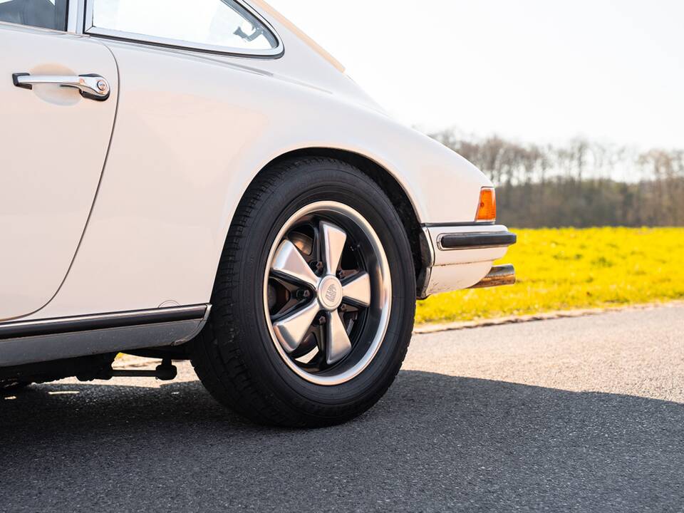Image 15/47 de Porsche 911 2.2 S (1970)