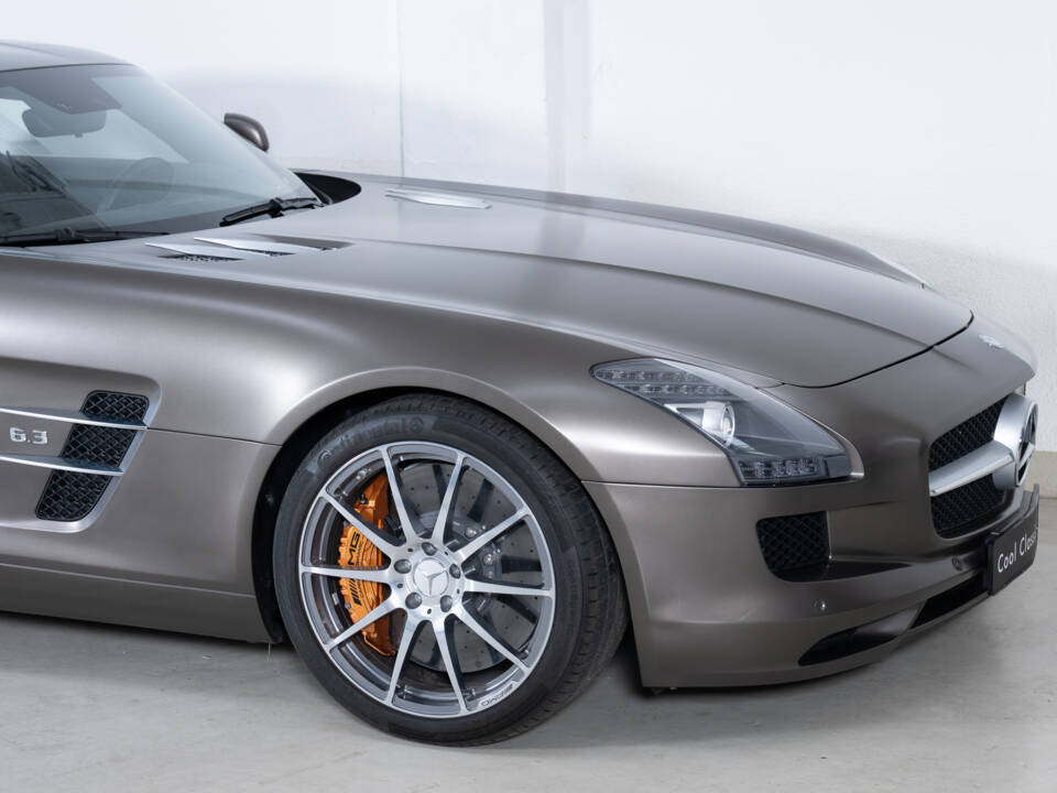 Image 18/33 of Mercedes-Benz SLS AMG (2010)