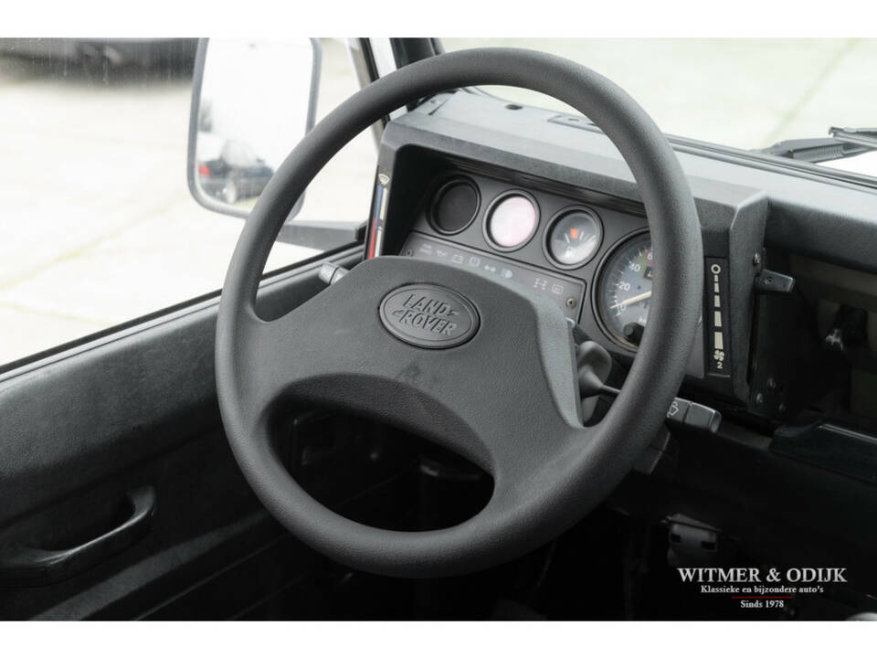 Immagine 21/30 di Land Rover Defender 90 (1997)