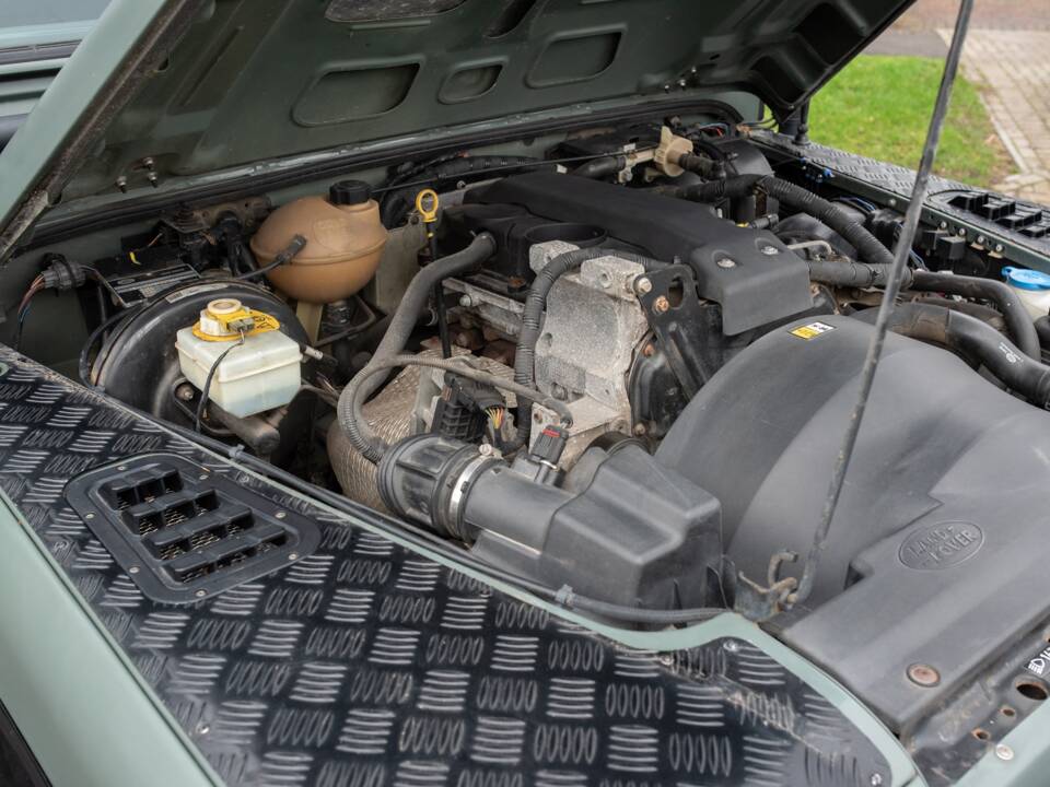 Image 21/50 de Land Rover Defender 110 Crew Cab SE (2010)