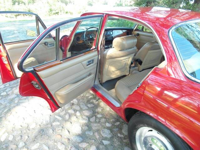 Image 22/52 of Jaguar XJ 6 2.8 (1971)