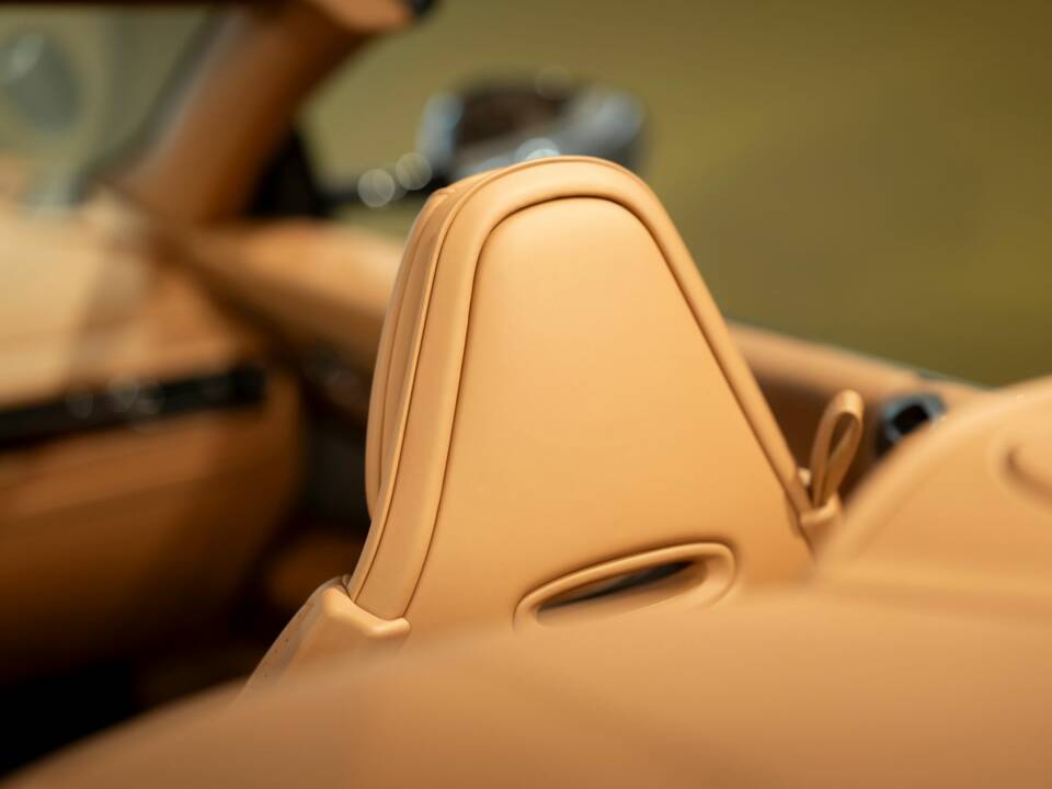 Bild 29/51 von Aston Martin DB12 Volante (2024)