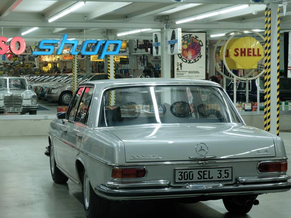 Image 9/50 of Mercedes-Benz 300 SEL 3.5 (1972)