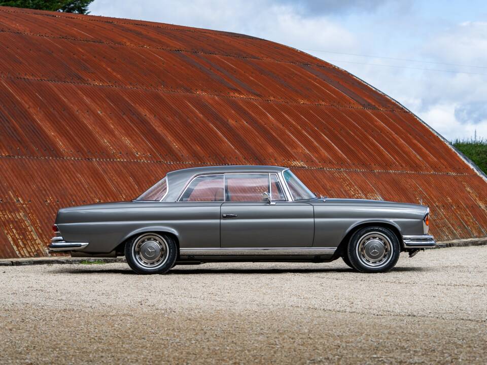 Image 5/37 of Mercedes-Benz 280 SE 3,5 (1970)